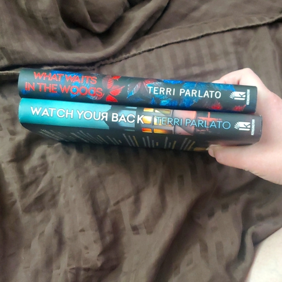 Watch Your Back/What Waits In The Woods-Terri Parlato Hardcover Suspense Novels - Picture 2 of 10